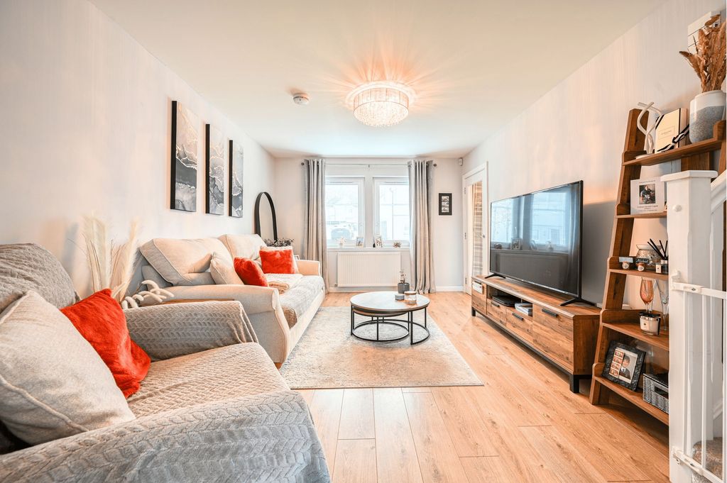 Property photo 2 of 29