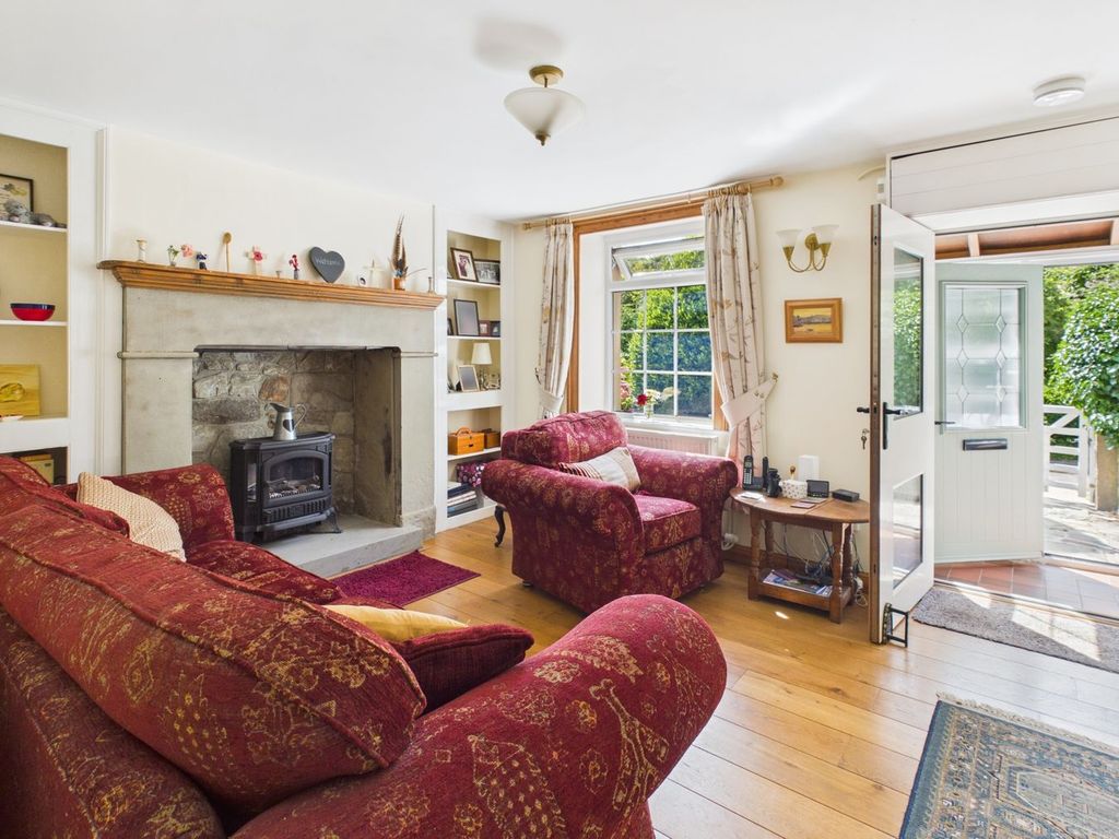 Property photo 2 of 32