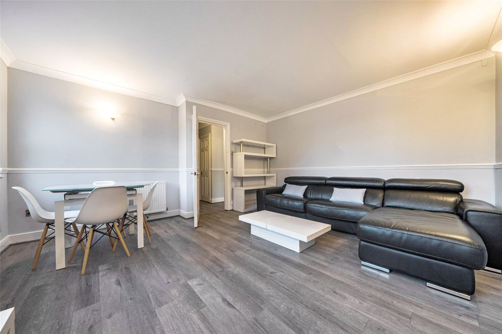 Property photo 3 of 22 Picture No. 05