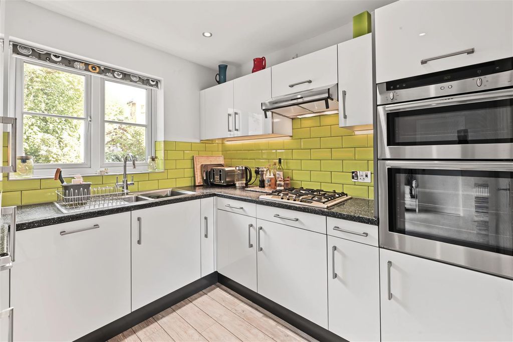 Property photo 2 of 13 Bewdley-Close-08.Jpg