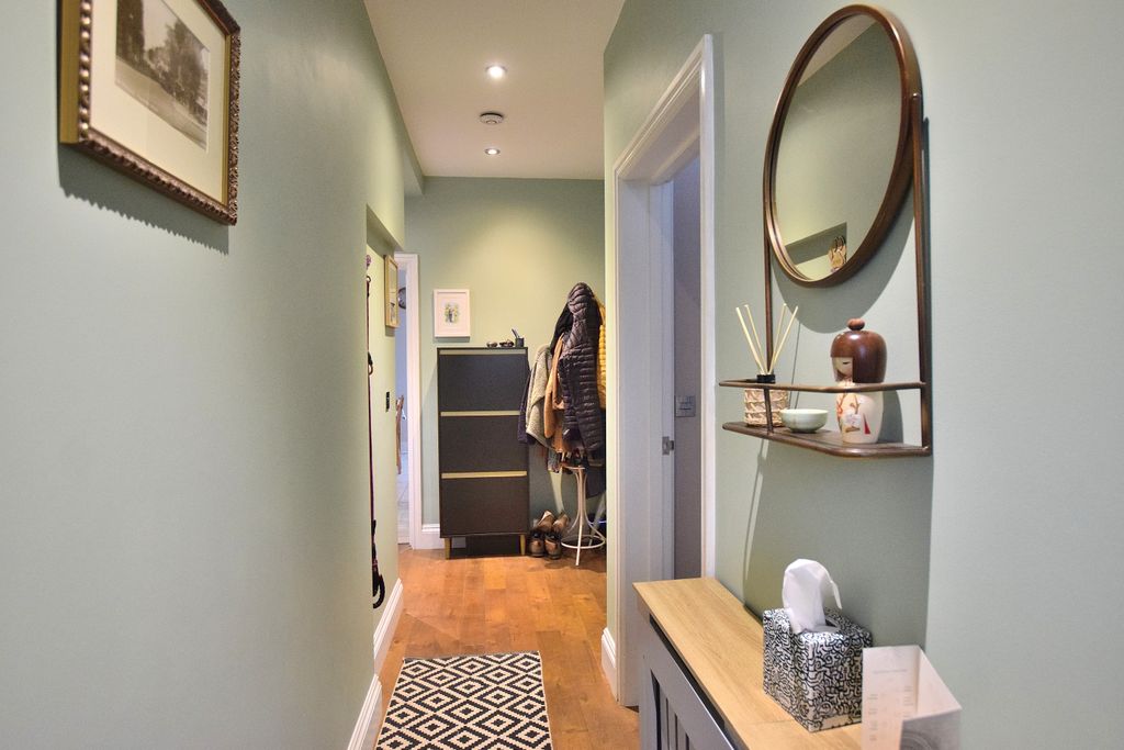 Property photo 2 of 18 Hallway