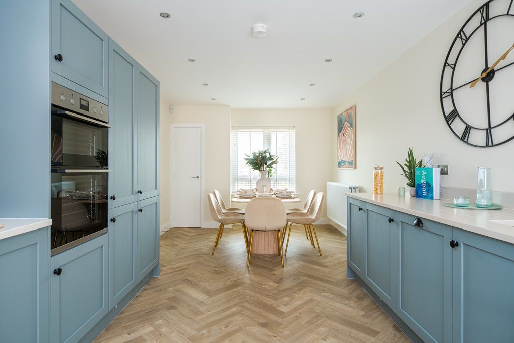 Property photo 1 of 18 Beautifully Fitted Kitchen
