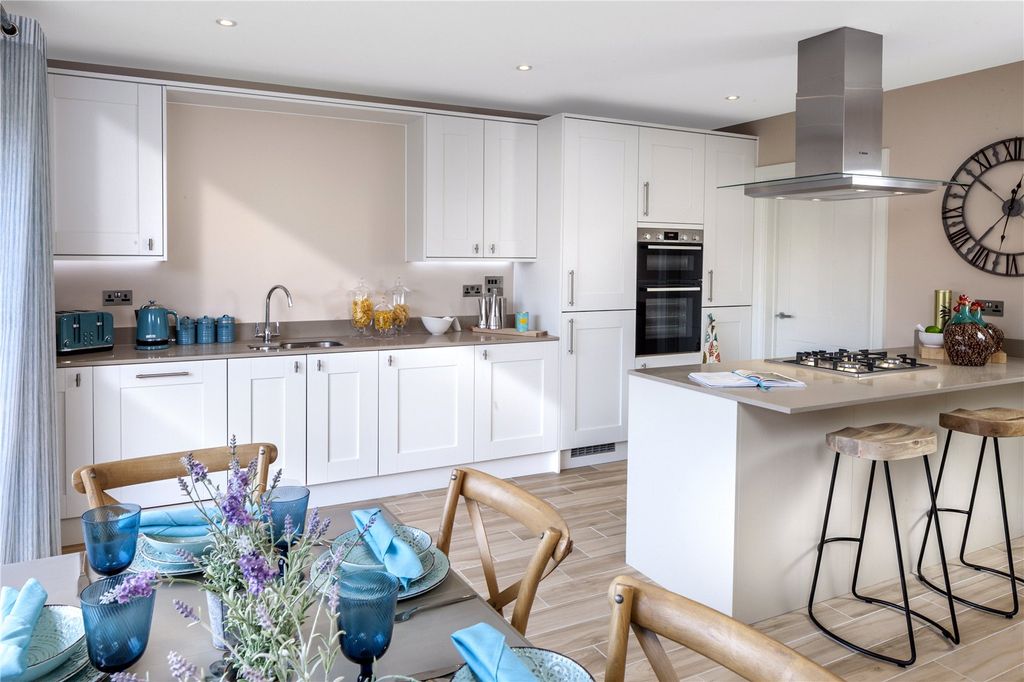 Property photo 2 of 11 Show Home