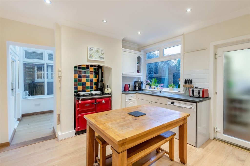 Property photo 3 of 18 Kitchen