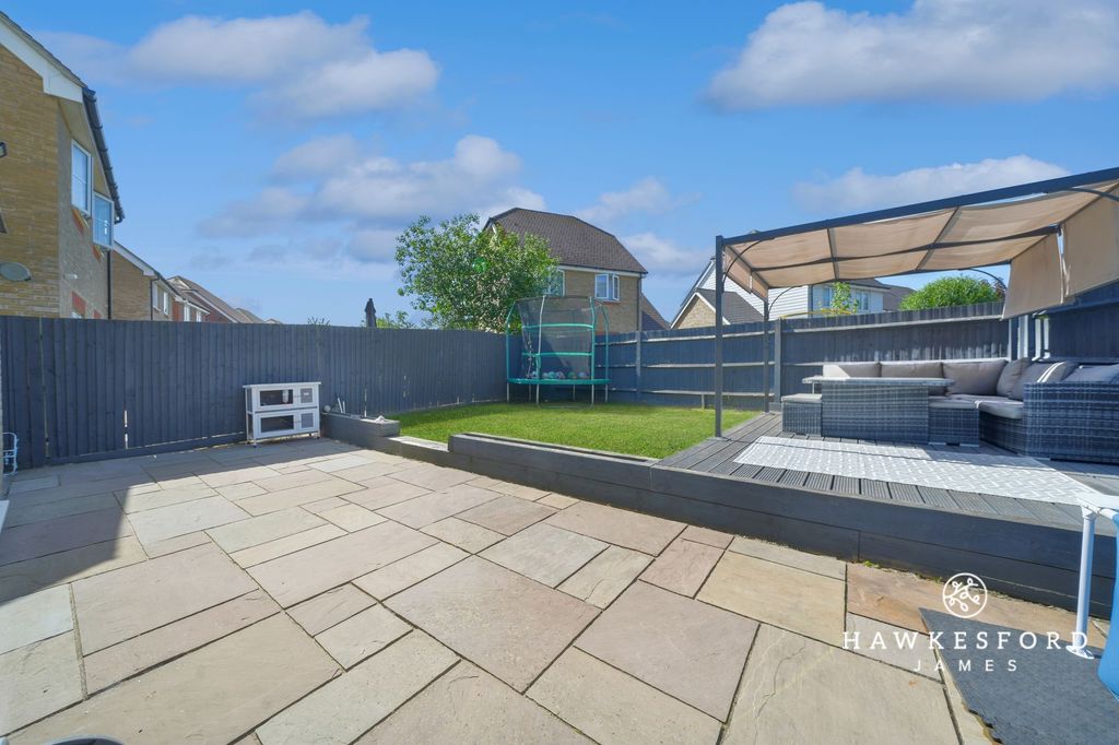Property photo 3 of 15 Eveas Drive, Sittingbourne - Garden