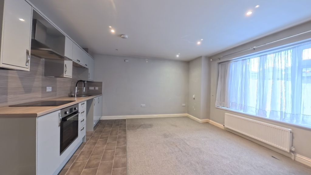 Property photo 2 of 6 Living Room/Kitchen