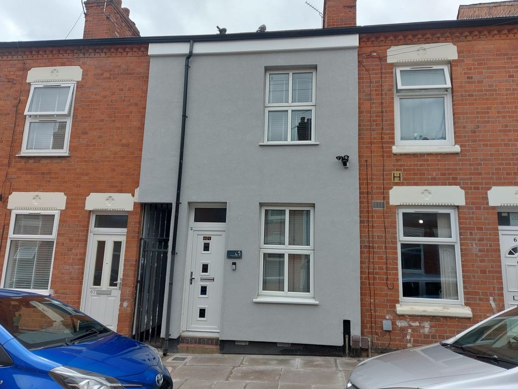 Property photo 1 of 10 Front