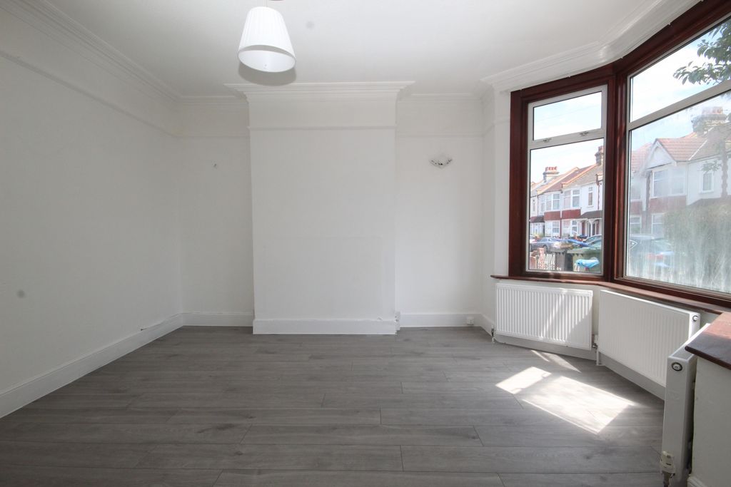 Property photo 3 of 10 Gallery