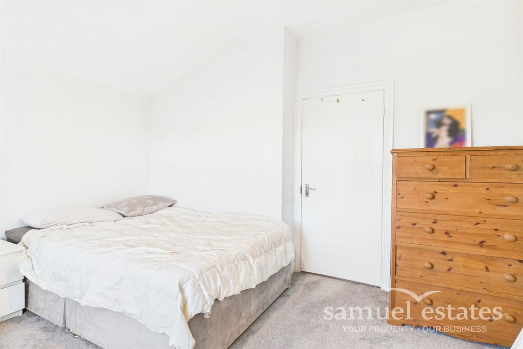 Property photo 3 of 9 Bedroom One