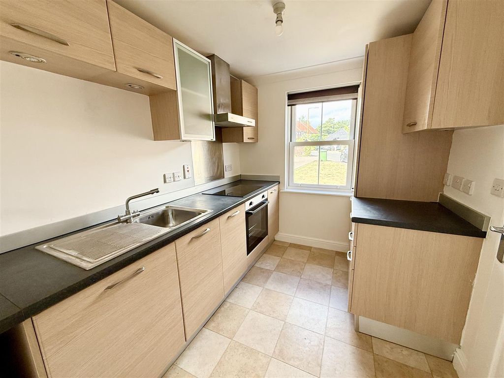 Property photo 3 of 12 Kitchen