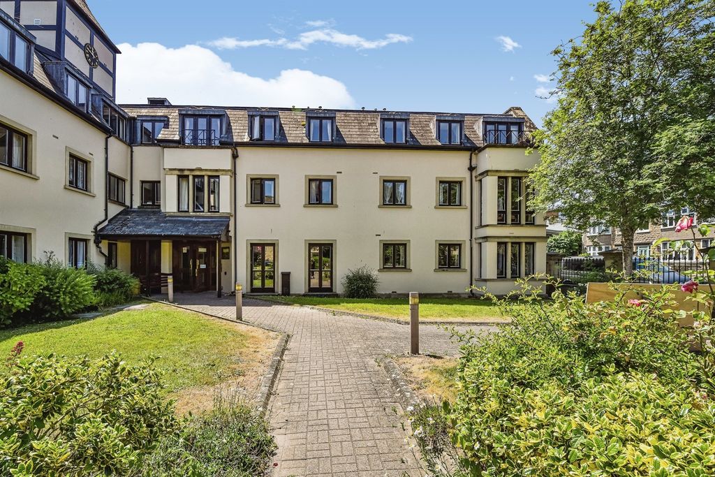 Property photo 1 of 12