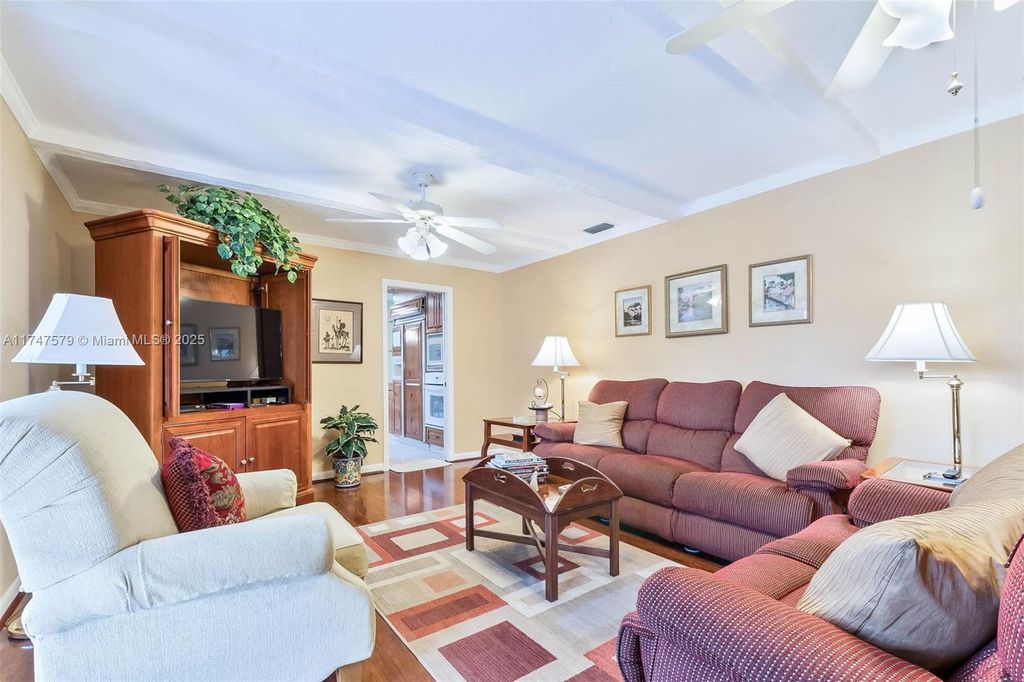 Property photo 3 of 32 <Alttext/>