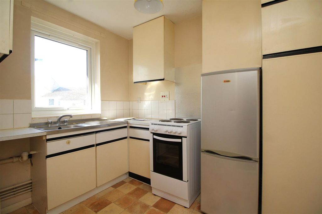 Property photo 3 of 5 Kitchen.Jpg