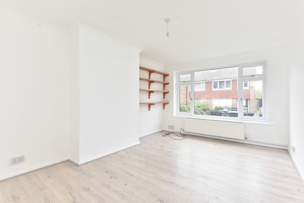 Property photo 2 of 13 5568372