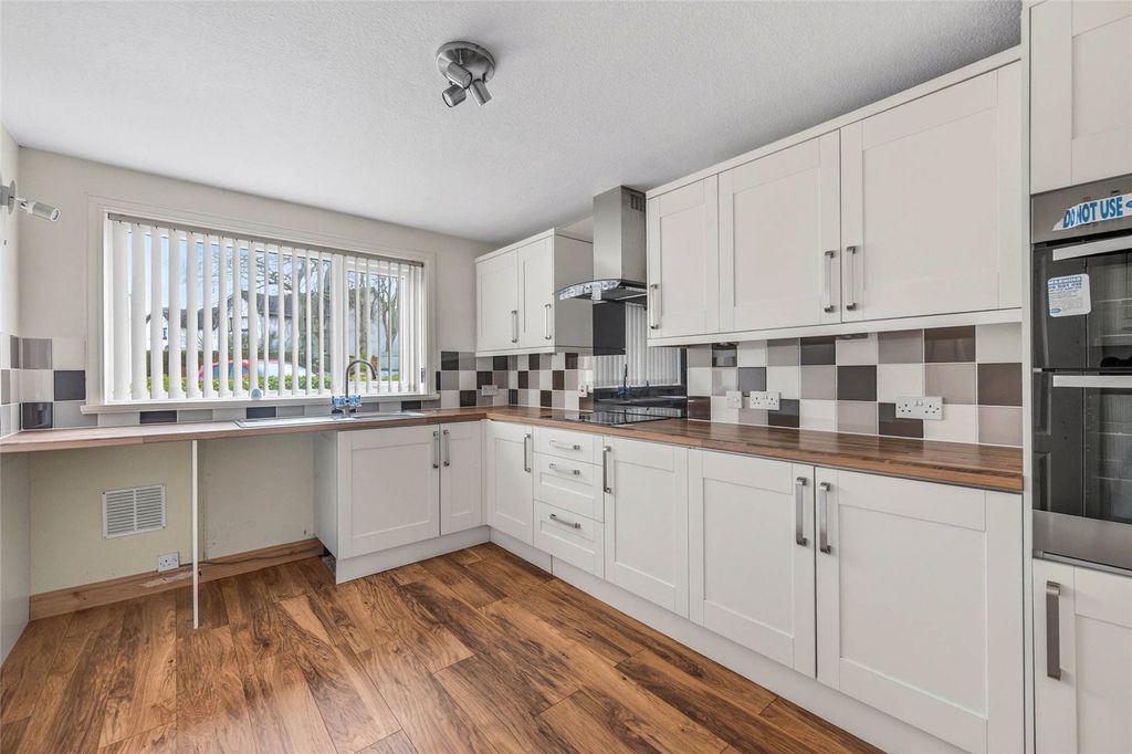 Property photo 3 of 16 Grampian Gardens 3