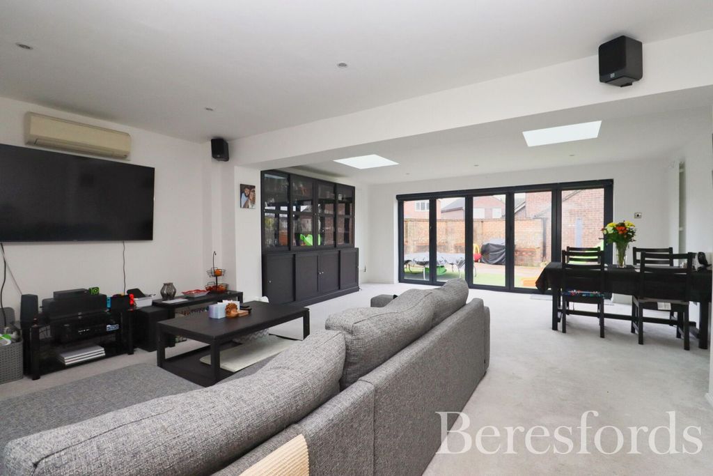 Property photo 2 of 19 Picture 2