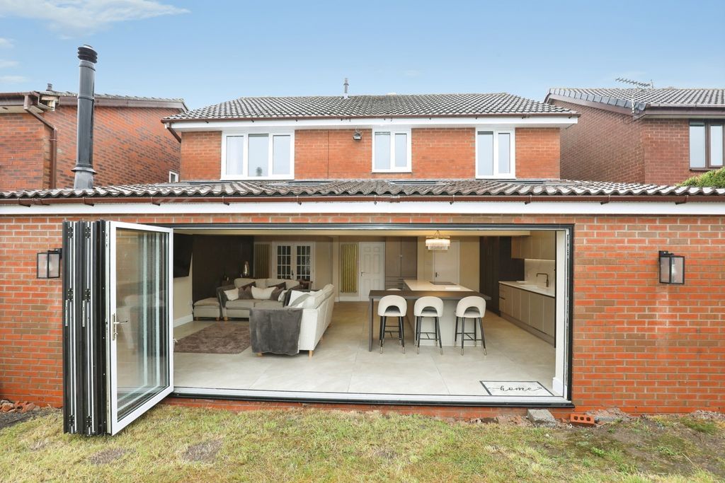 Property photo 3 of 17 Bi-Fold Doors
