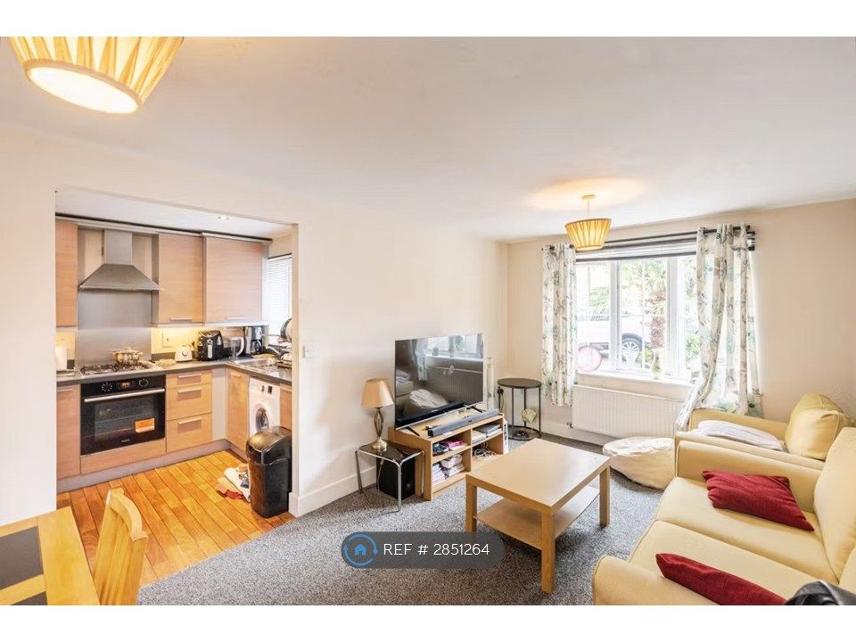 Property photo 1 of 20 Living Room