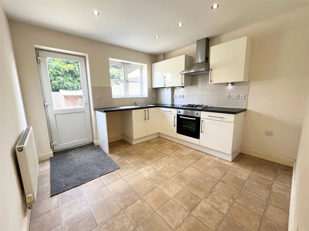 Property photo 3 of 10 Kitchen.Jpg
