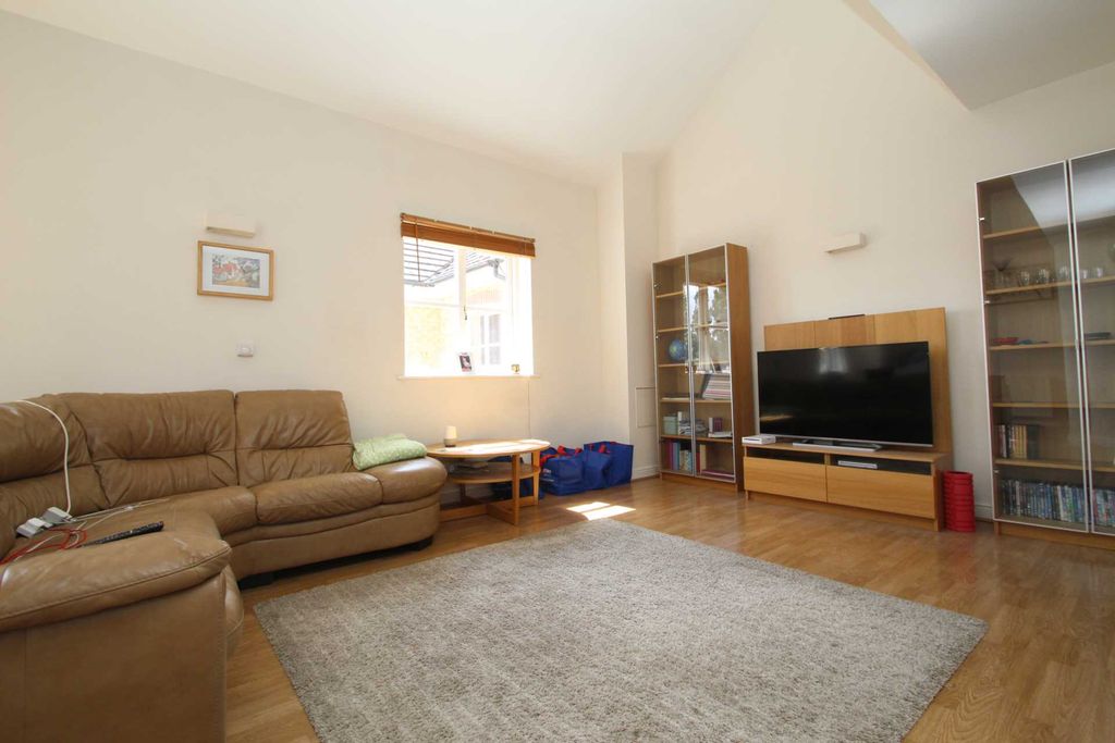 Property photo 2 of 18