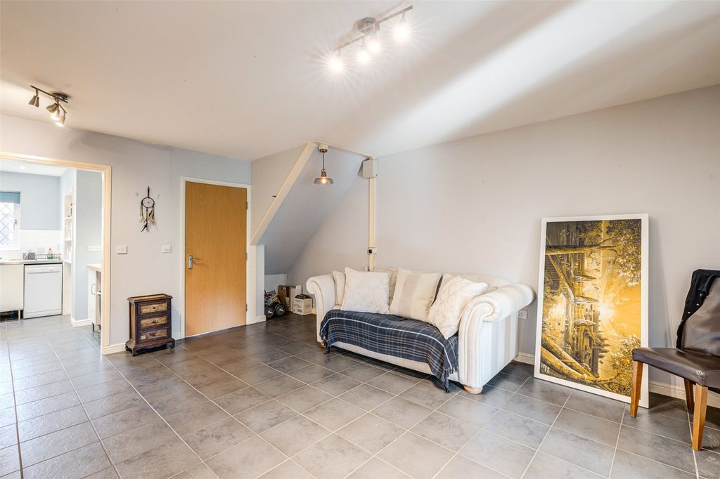 Property photo 2 of 25 Picture No. 21