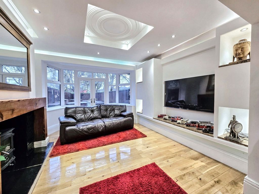 Property photo 2 of 31