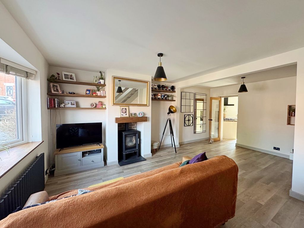 Property photo 2 of 14 Lounge