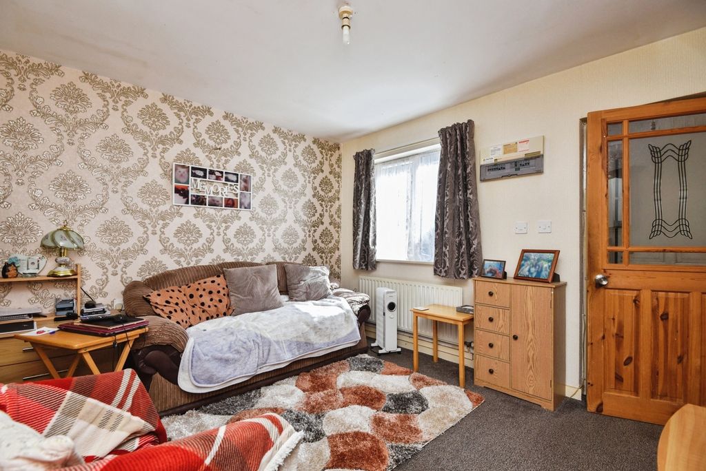Property photo 3 of 18 Pbox-Img.Jpg