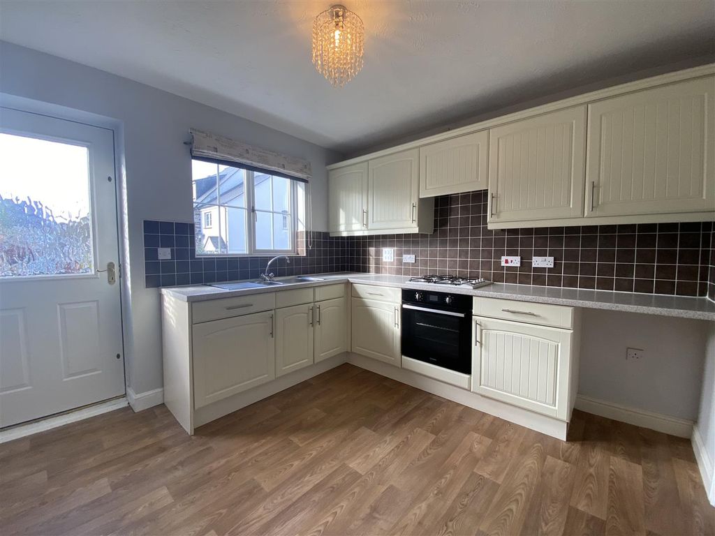 Property photo 3 of 13 Kitchen