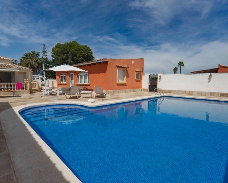 Property photo 2 of 50