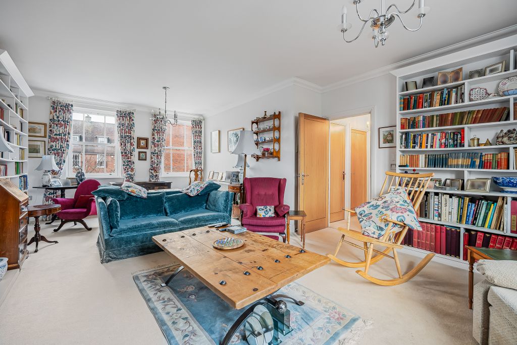 Property photo 2 of 20 Living Room