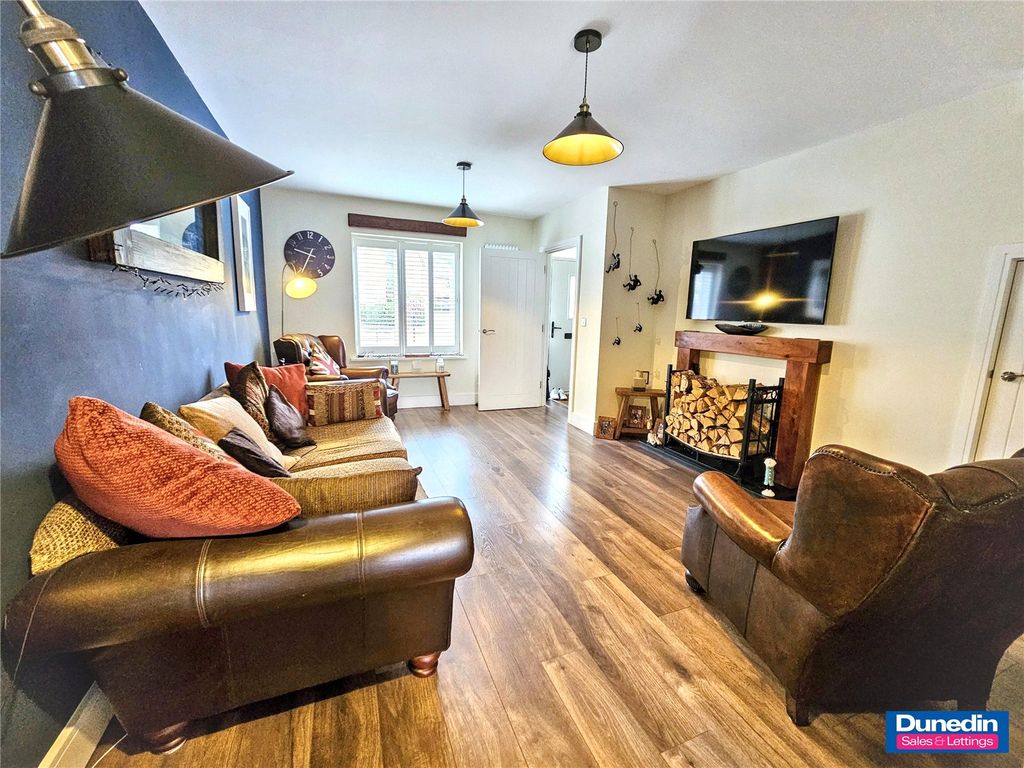 Property photo 2 of 25 Picture No. 15