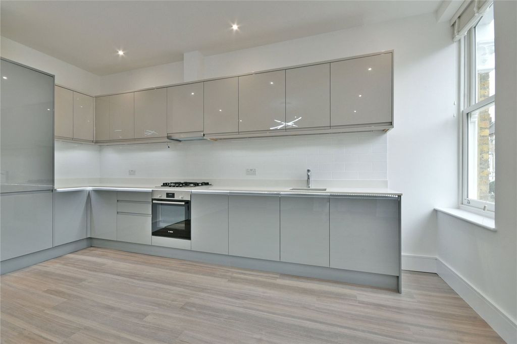Property photo 3 of 11 Picture No. 08
