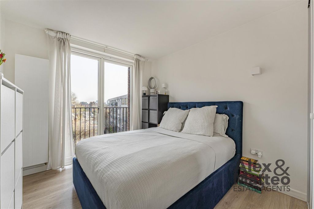 Property photo 3 of 15 Varcoe Road