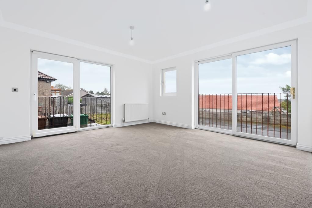 Property photo 3 of 29 Lev1496Pem Living Room.Jpg