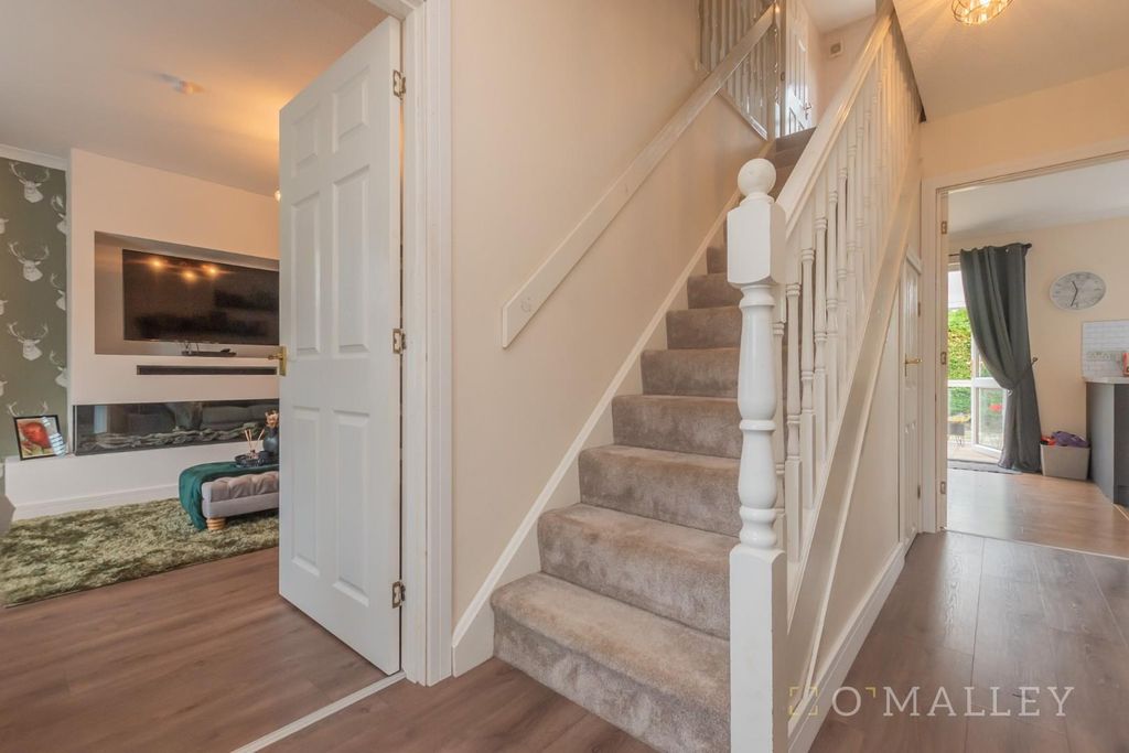 Property photo 3 of 32 5. Hallway.Jpg