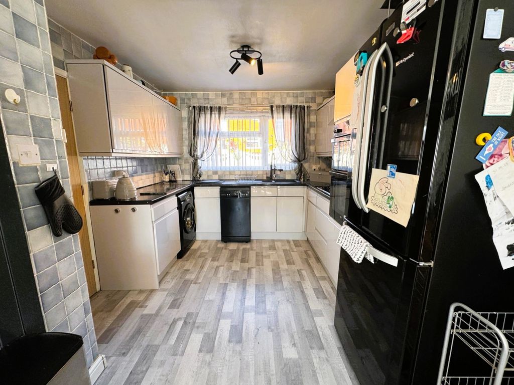 Property photo 2 of 13 Photo 17