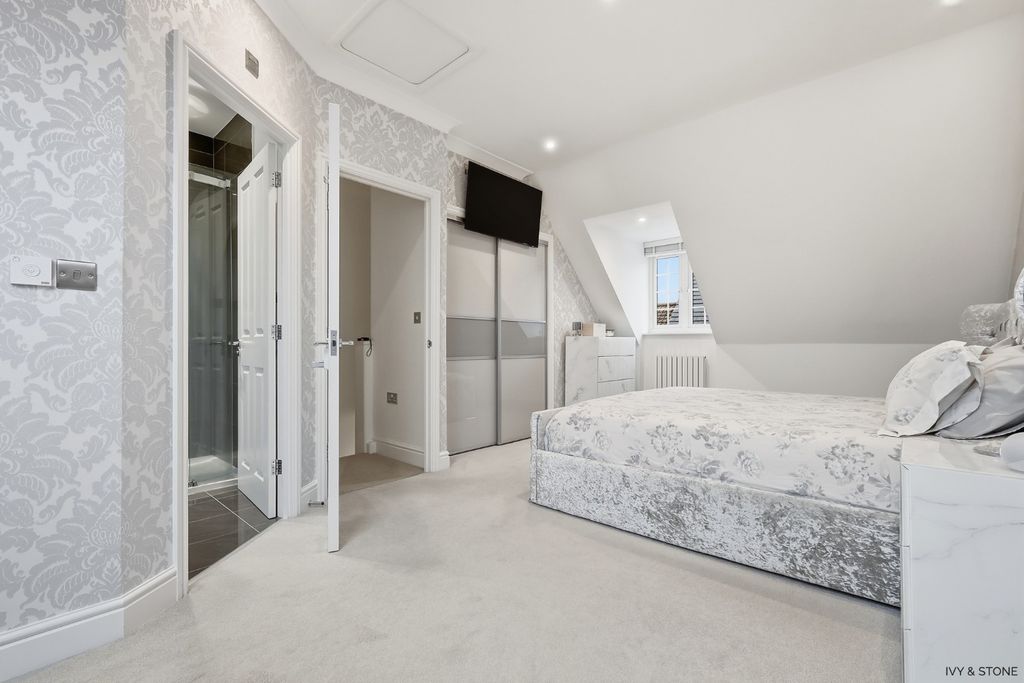 Property photo 2 of 21 4902692