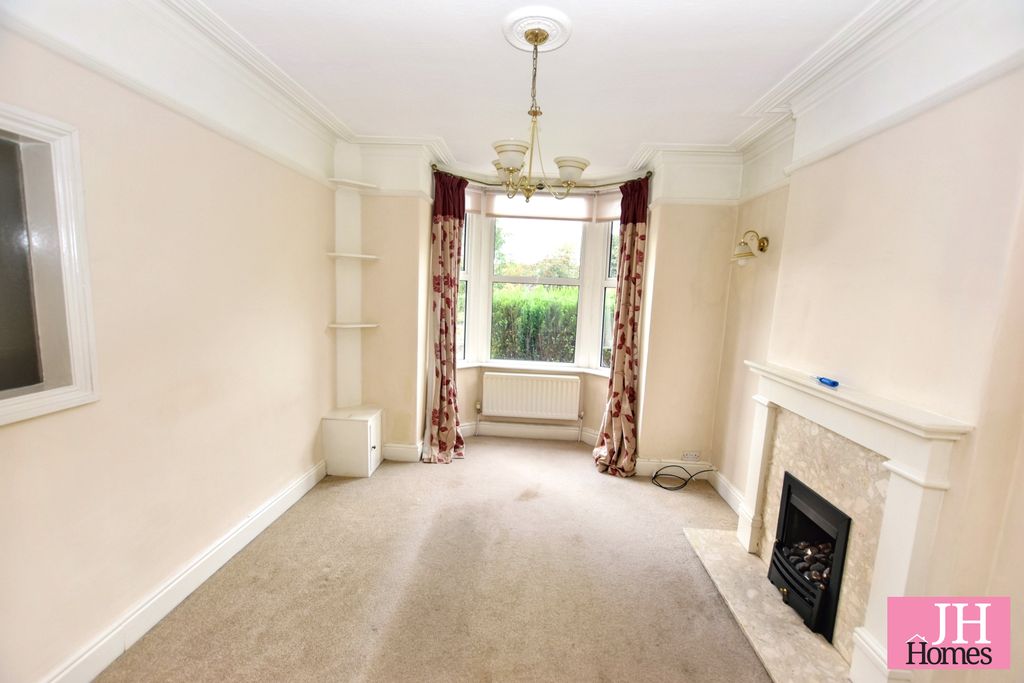 Property photo 2 of 28