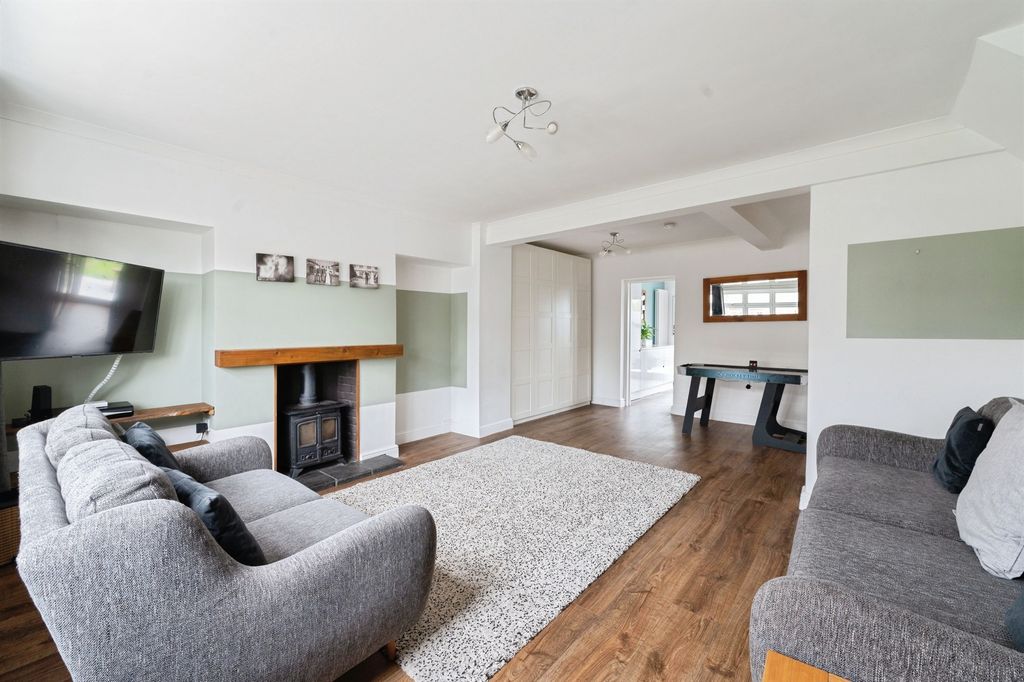 Property photo 3 of 17