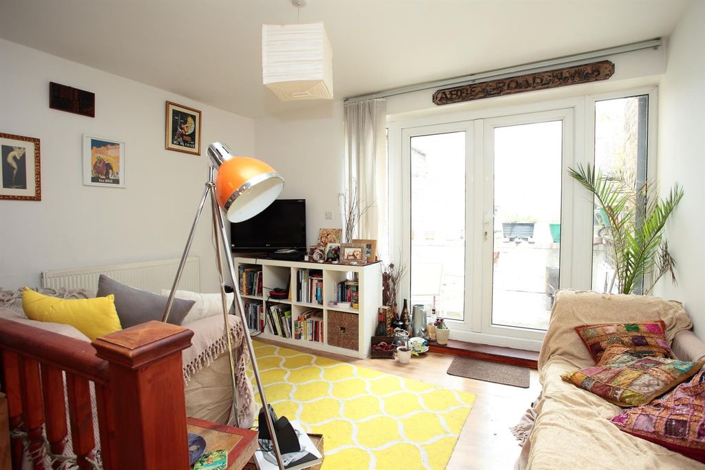 Property photo 3 of 6 Reception