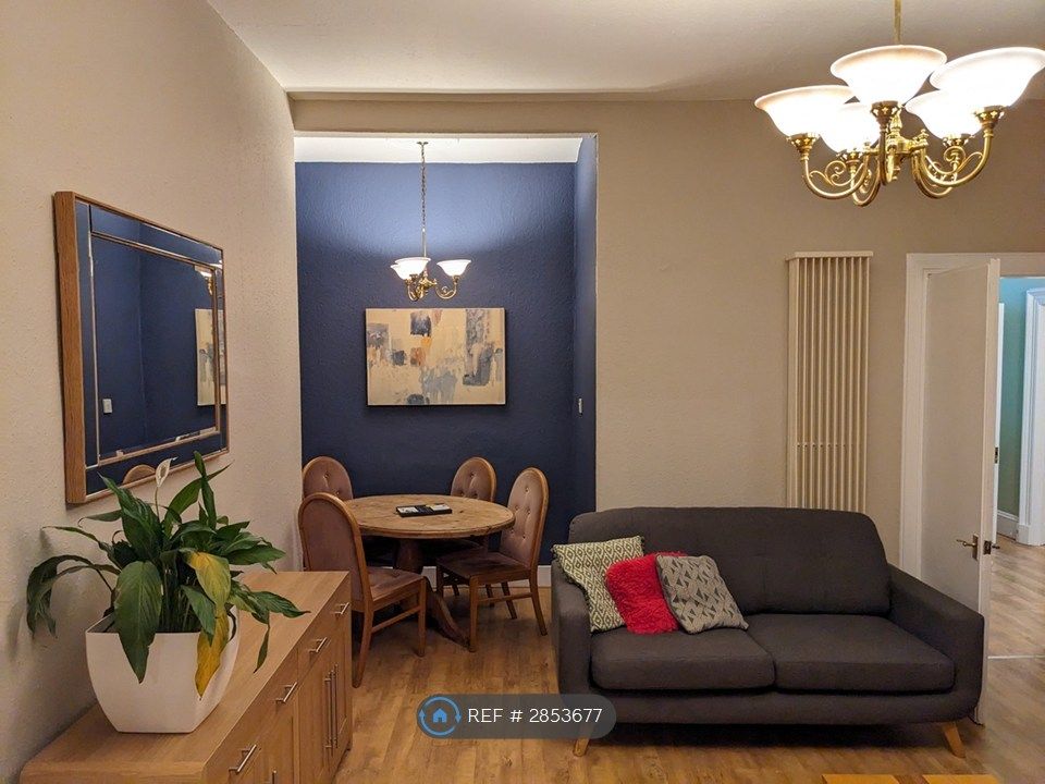 Property photo 1 of 10 Living / Dining 1