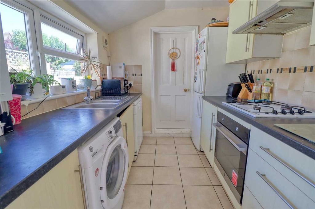 Property photo 3 of 14 Kitchen