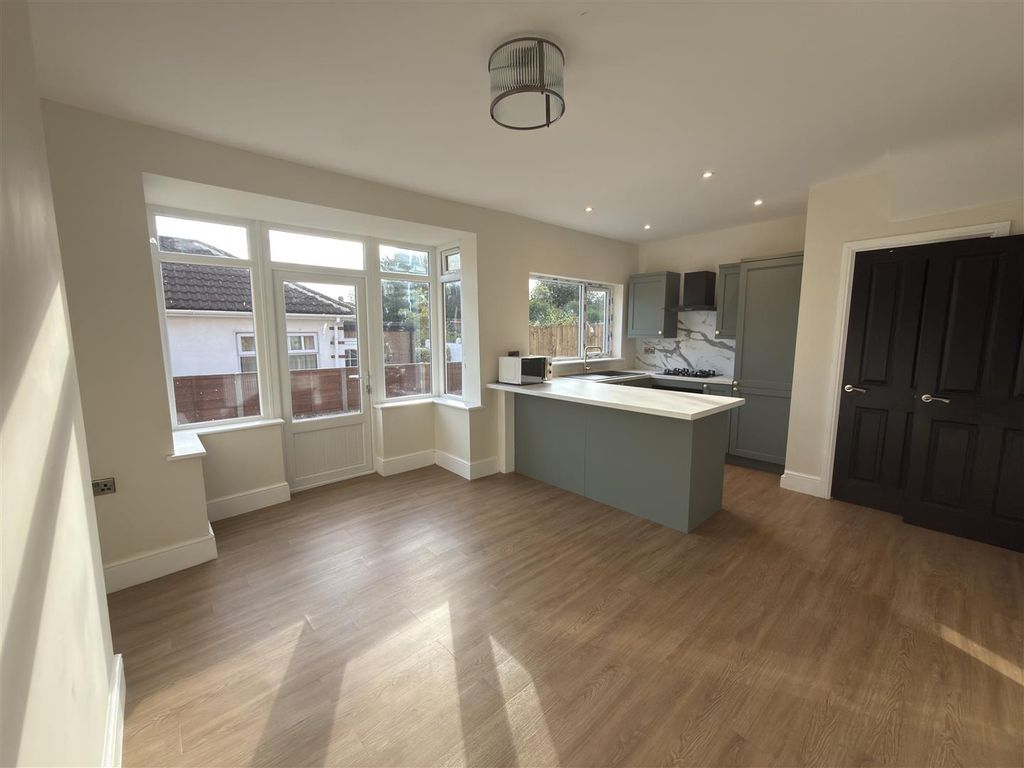 Property photo 3 of 9 Dining Kitchen