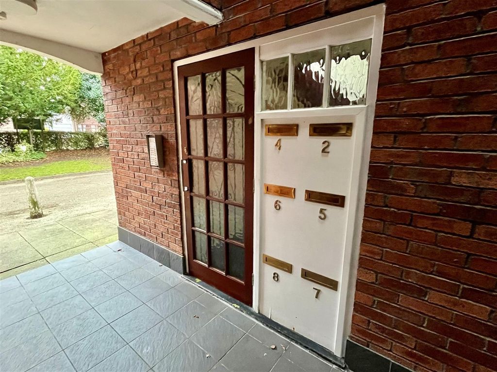 Property photo 2 of 15 Communal Door