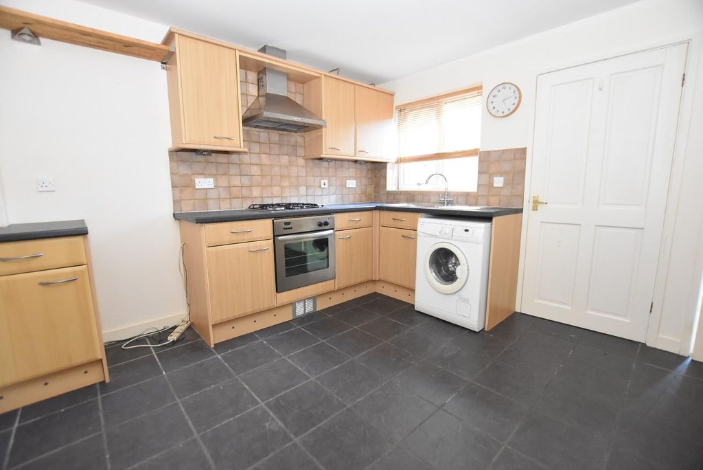 Property photo 3 of 13 Kitchen 04.Jpg