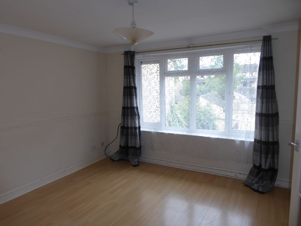 Property photo 3 of 7 Lounge