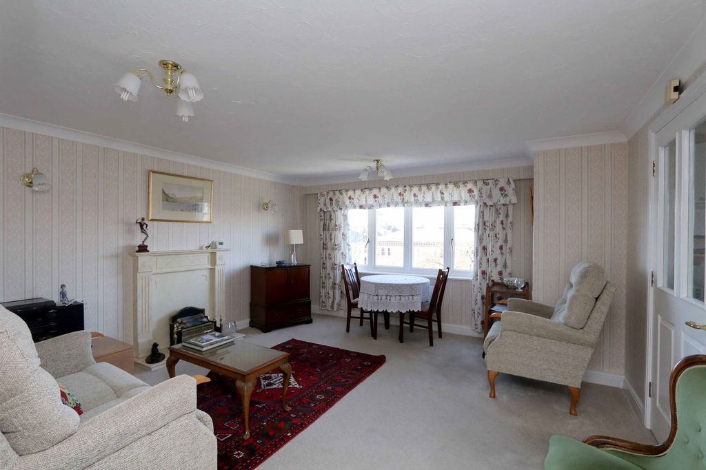 Property photo 3 of 11