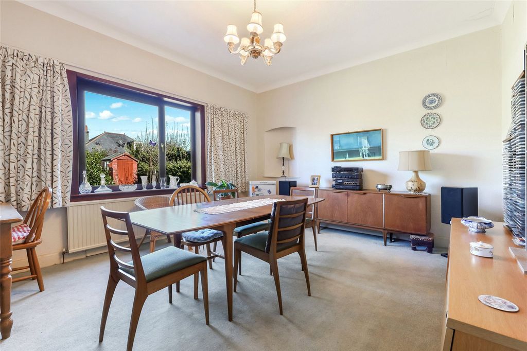 Property photo 3 of 14 Dining Room
