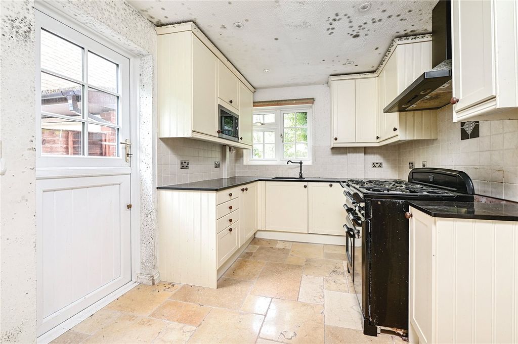 Property photo 2 of 11 Picture No. 28